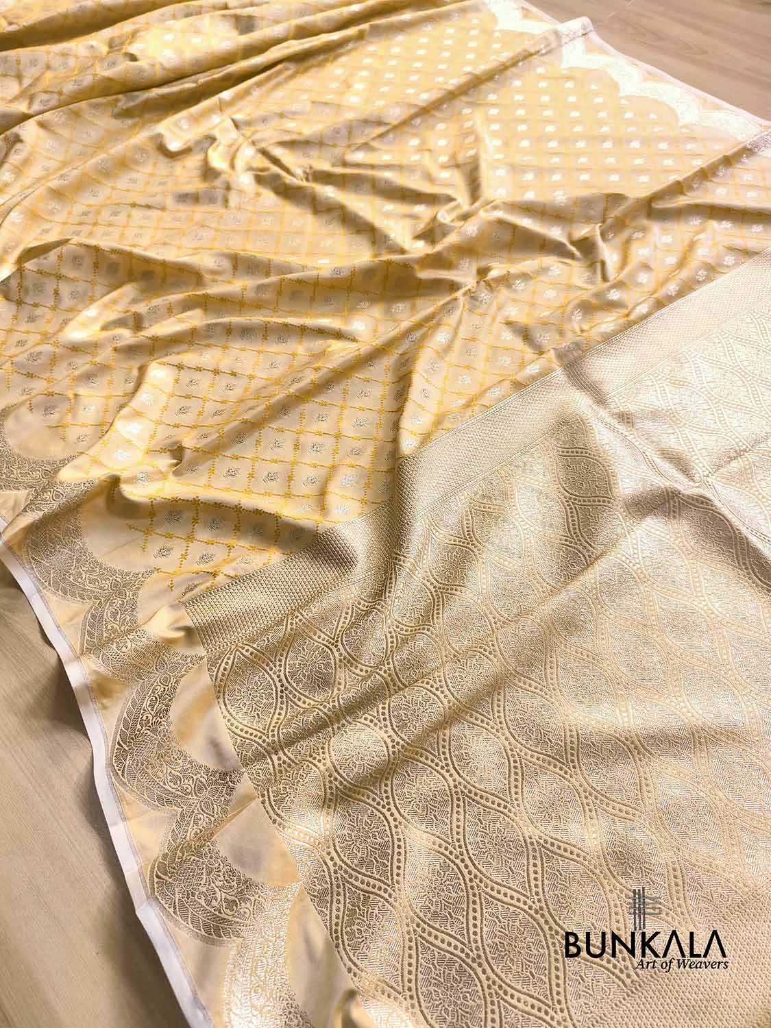 Pastel Yellow Scalloped Border Jamewar Weaved Buti Jaal Banarasi Mashru Silk Saree