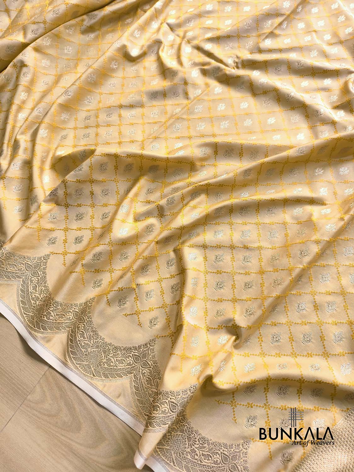 Pastel Yellow Scalloped Border Jamewar Weaved Buti Jaal Banarasi Mashru Silk Saree