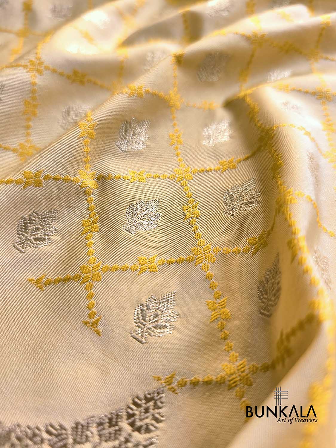 Pastel Yellow Scalloped Border Jamewar Weaved Buti Jaal Banarasi Mashru Silk Saree