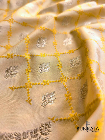 Pastel Yellow Scalloped Border Jamewar Weaved Buti Jaal Banarasi Mashru Silk Saree