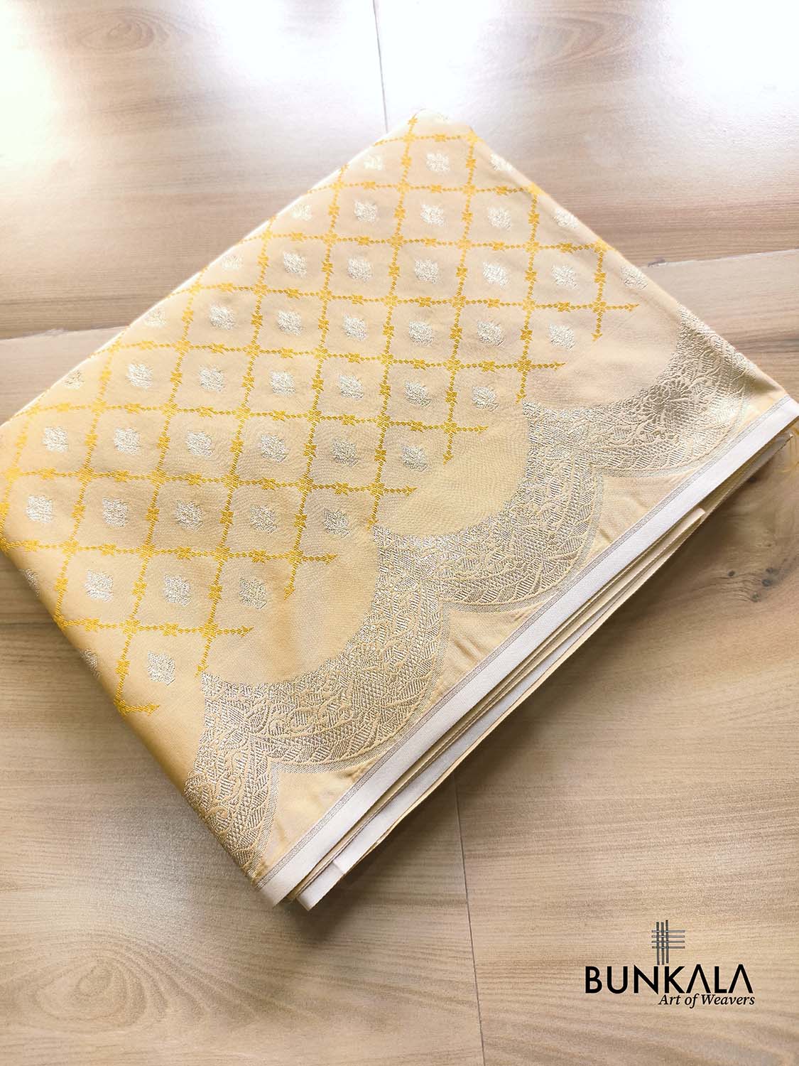 Pastel Yellow Scalloped Border Jamewar Weaved Buti Jaal Banarasi Mashru Silk Saree