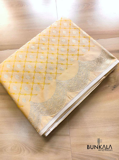 Pastel Yellow Scalloped Border Jamewar Weaved Buti Jaal Banarasi Mashru Silk Saree