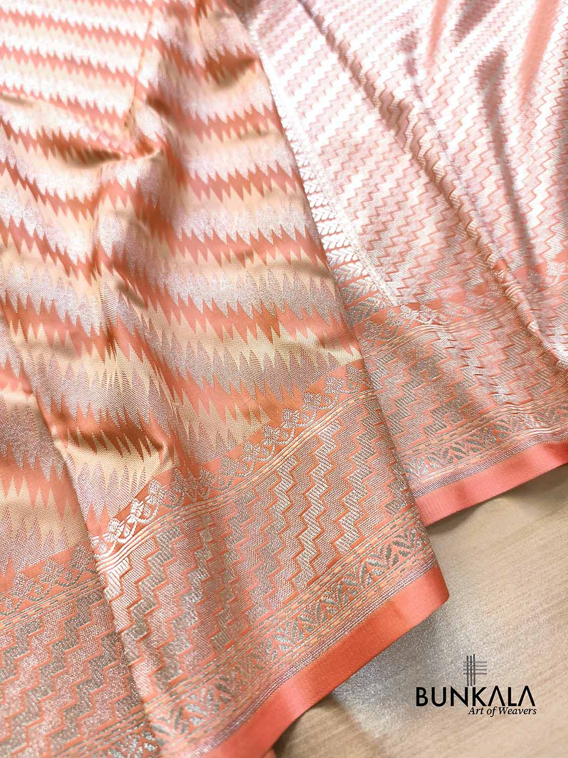 Pastel Peach Jamewar Weaved Geormetric Zig Zag Pattern Banarasi Mashru Silk Saree