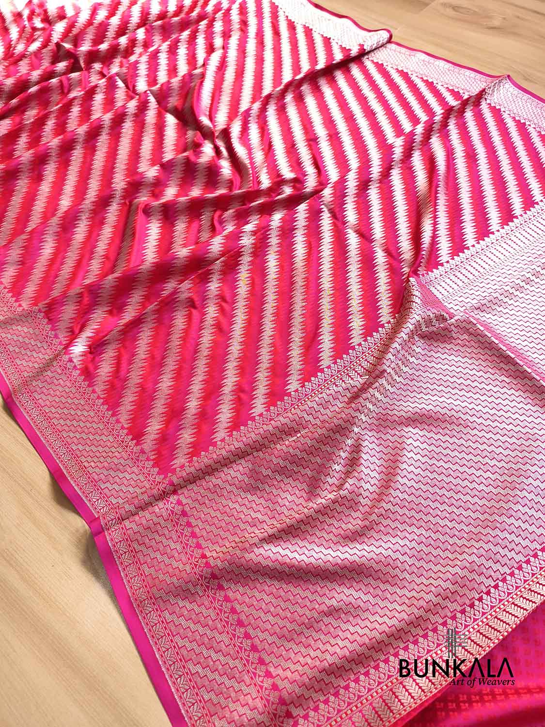 Reddish Pink Jamewar Weaved Geormetric Zig Zag Pattern Banarasi Mashru Silk Saree