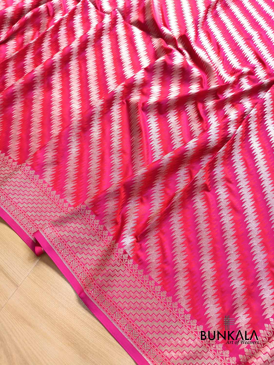Reddish Pink Jamewar Weaved Geormetric Zig Zag Pattern Banarasi Mashru Silk Saree
