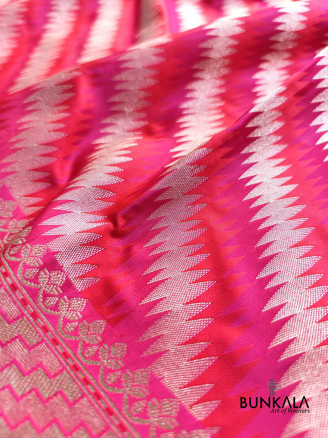 Reddish Pink Jamewar Weaved Geormetric Zig Zag Pattern Banarasi Mashru Silk Saree