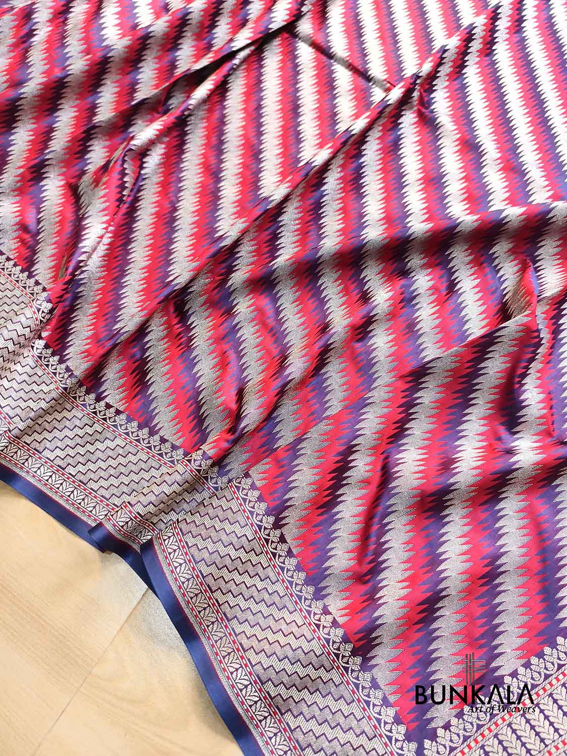 Purple Jamewar Weaved Geormetric Zig Zag Pattern Banarasi Mashru Silk Saree