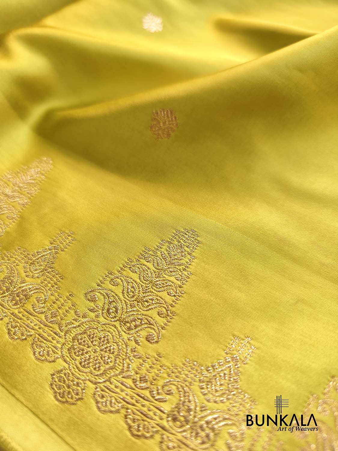 Olive Green Woven Buti Heavy Pallu Konia Border Banarasi Mashru Silk Saree