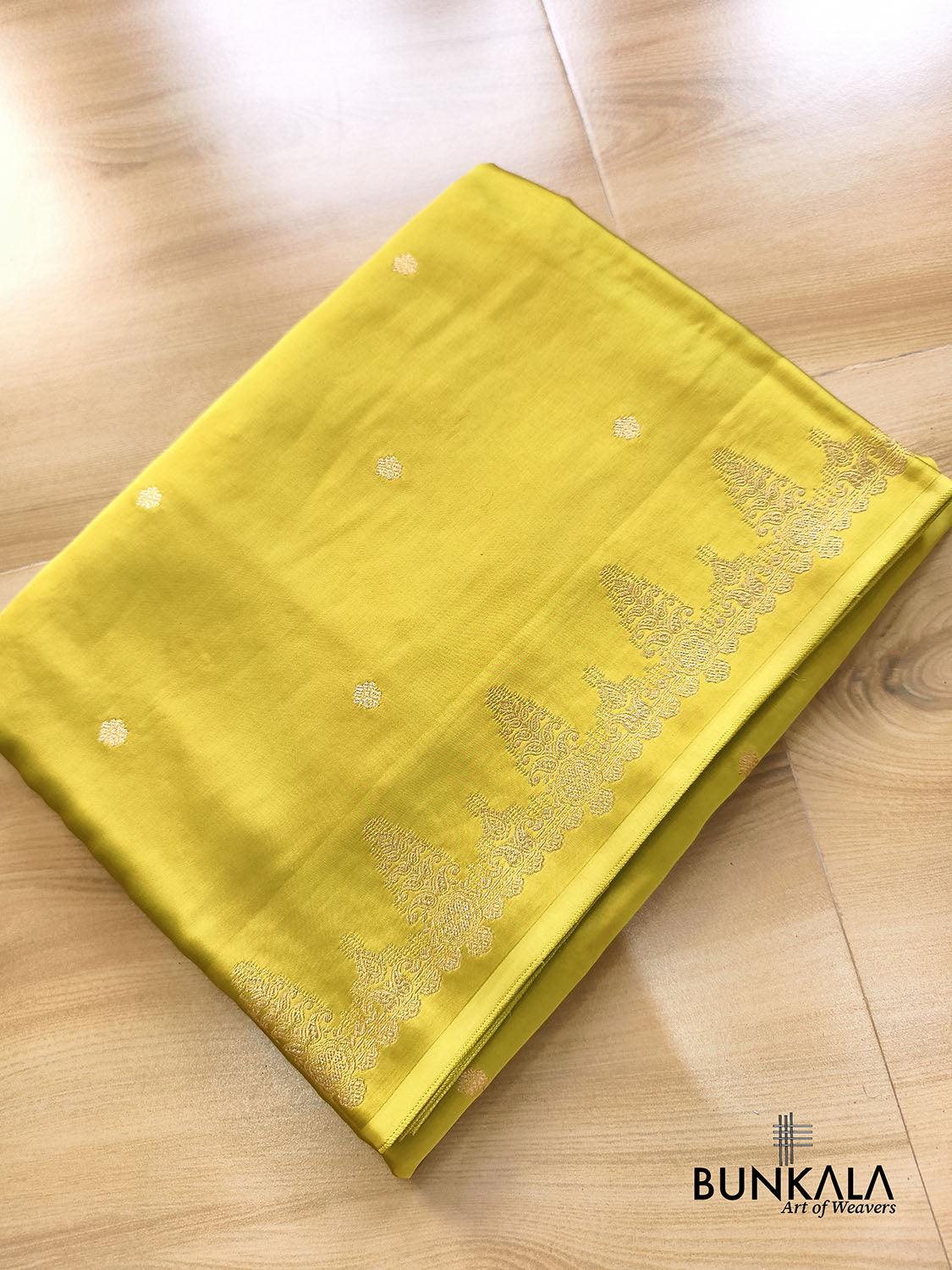 Olive Green Woven Buti Heavy Pallu Konia Border Banarasi Mashru Silk Saree