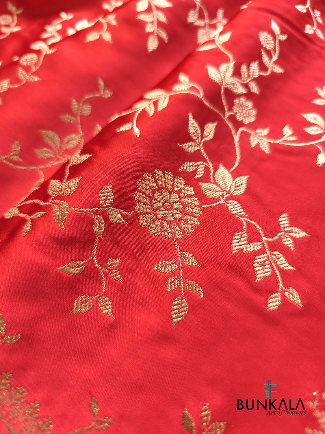 Classic Bridal Red Woven Jaal Traditional Border Banarasi Mashru Silk Saree