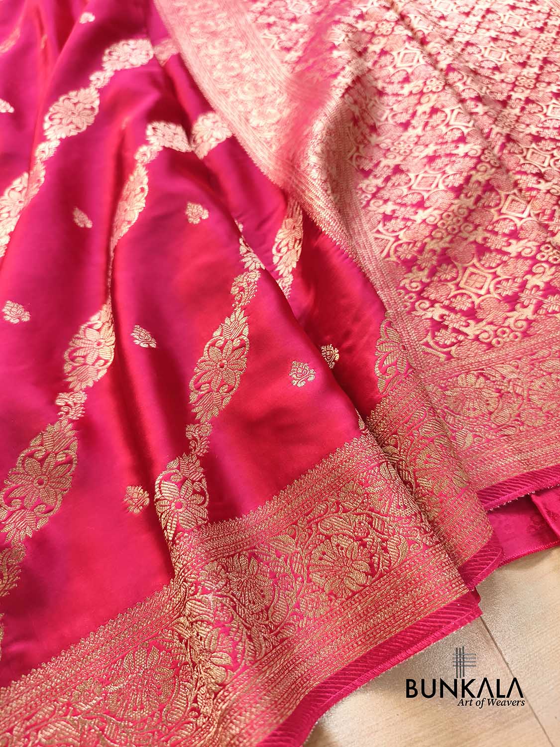 Rani Pink Floral Leheriya Bel Weaved Heavy Pallu Banarasi Mashru Silk Saree 