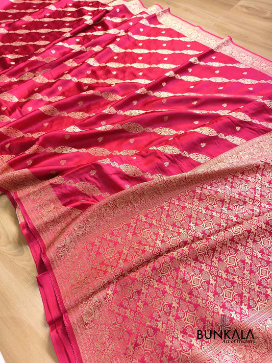 Rani Pink Floral Leheriya Bel Weaved Heavy Pallu Banarasi Mashru Silk Saree 