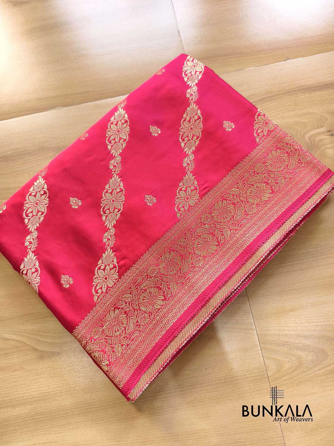Rani Pink Floral Leheriya Bel Weaved Heavy Pallu Banarasi Mashru Silk Saree 