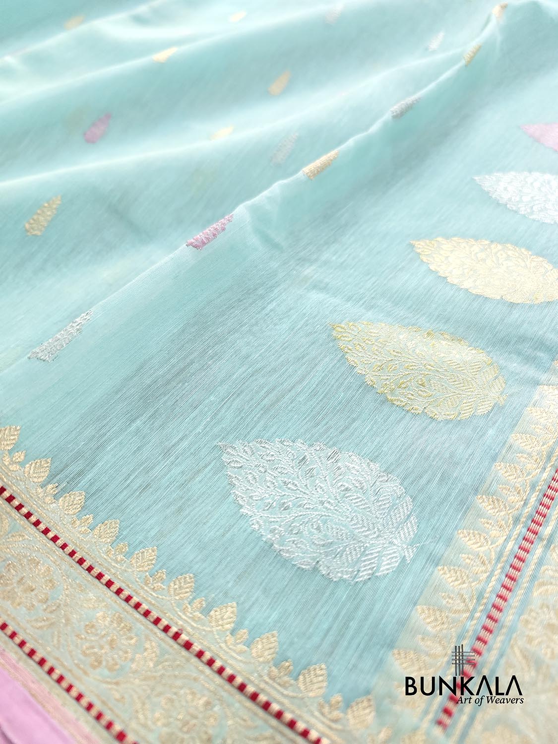 Blue Kadwa Buti Handweaved Banarasi Pure Linen Saree