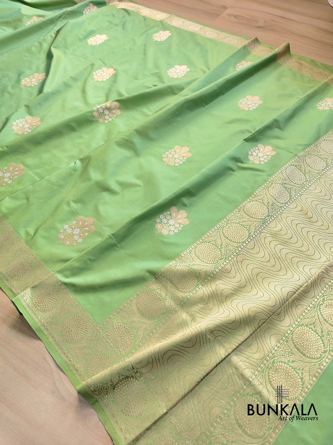 Pastel Green Sona Rupa Buta Hand Kadwa Weaved Banarasi Pure Katan Silk Saree