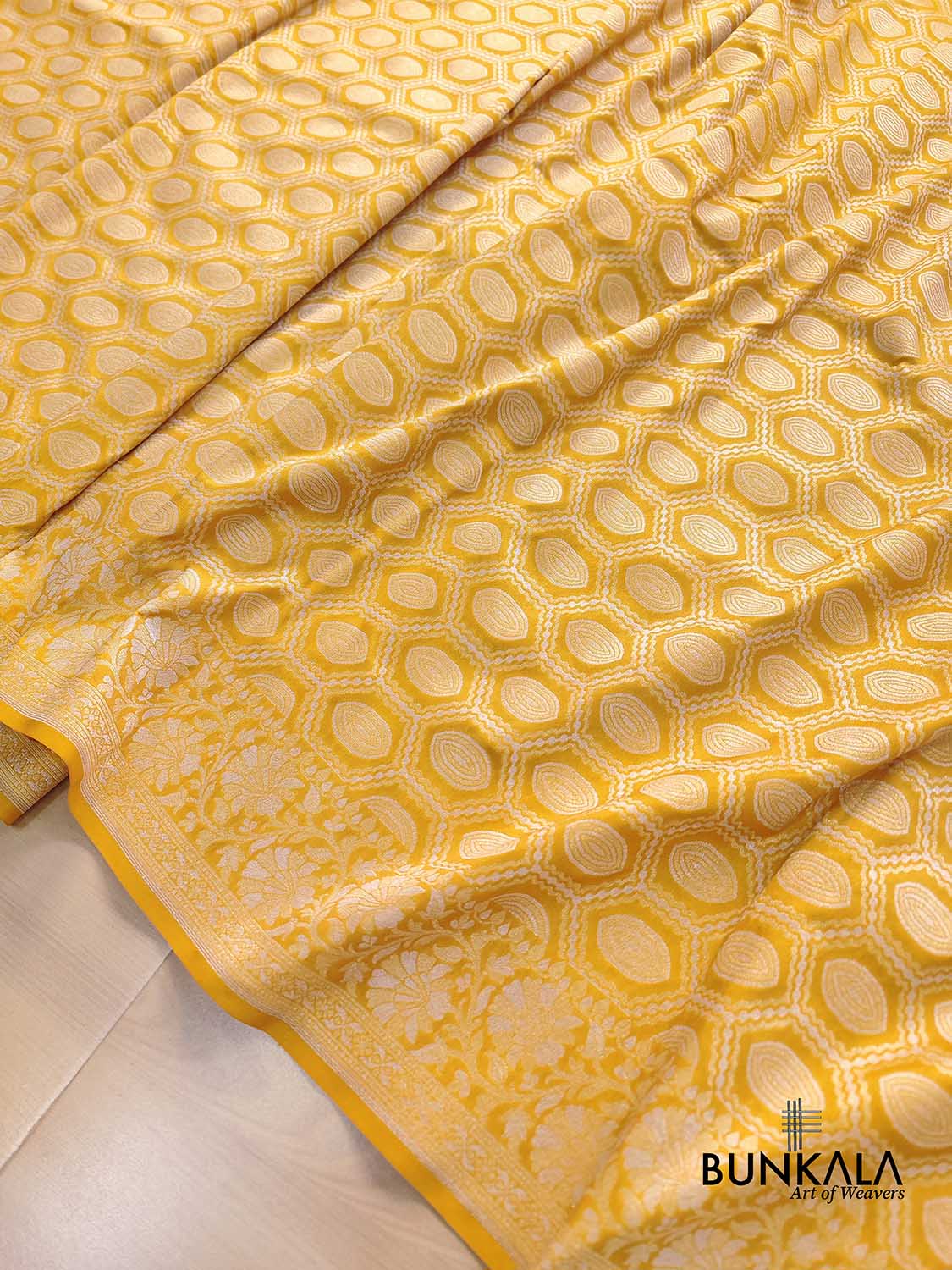 Yellow Oval Pattern Buta Sona Rupa Weaved Banarasi Silk Saree