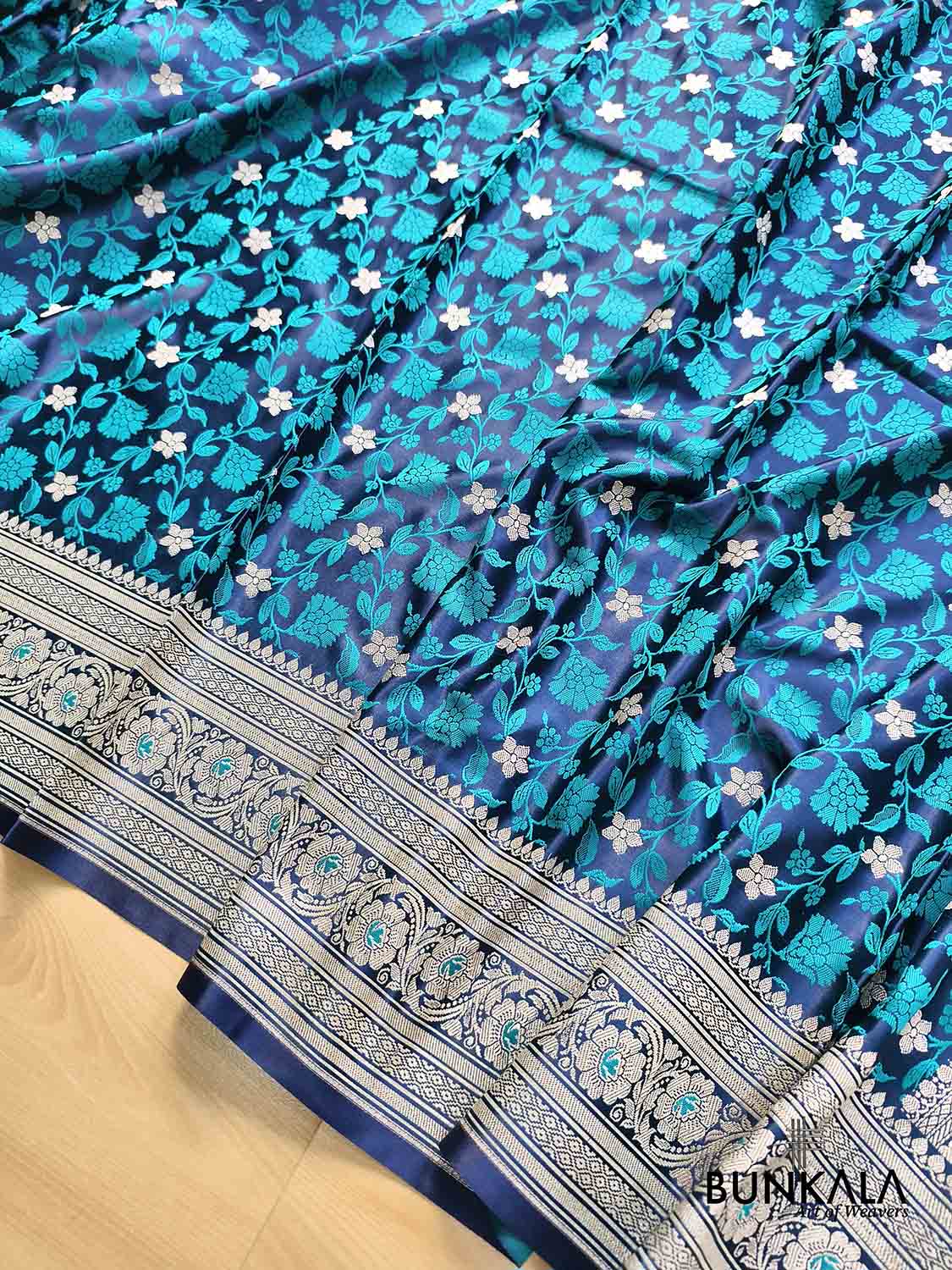 Navy Blue Jamewar Floral Jaal Weaved Banarasi Mashru Silk Saree