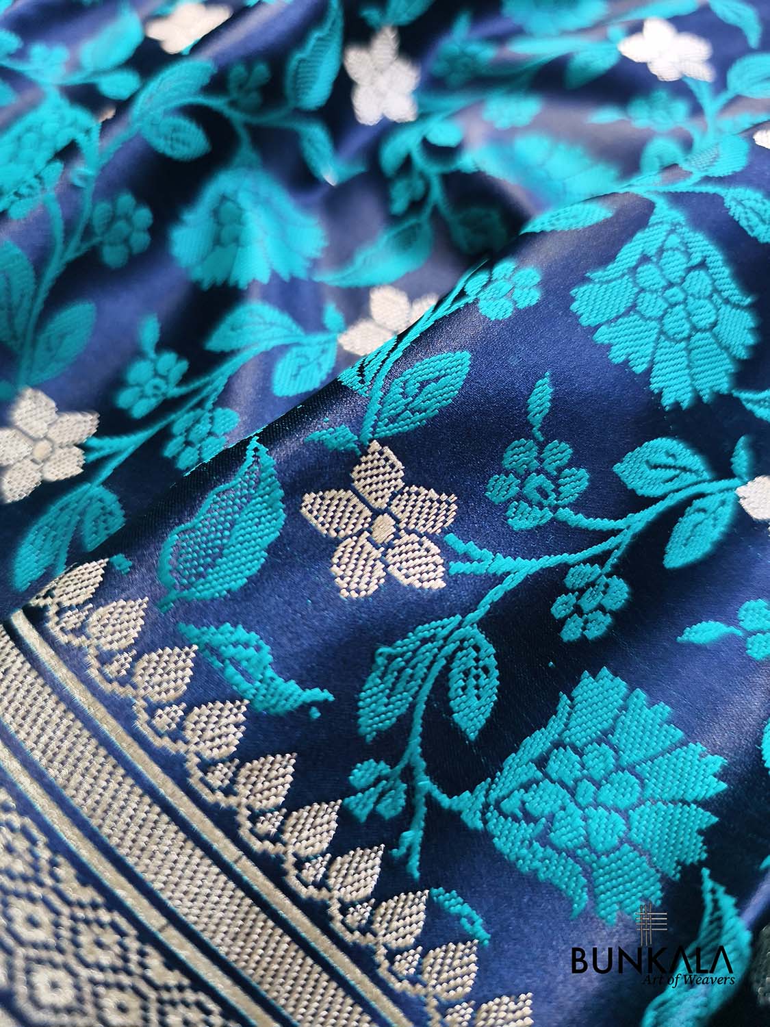 Navy Blue Jamewar Floral Jaal Weaved Banarasi Mashru Silk Saree