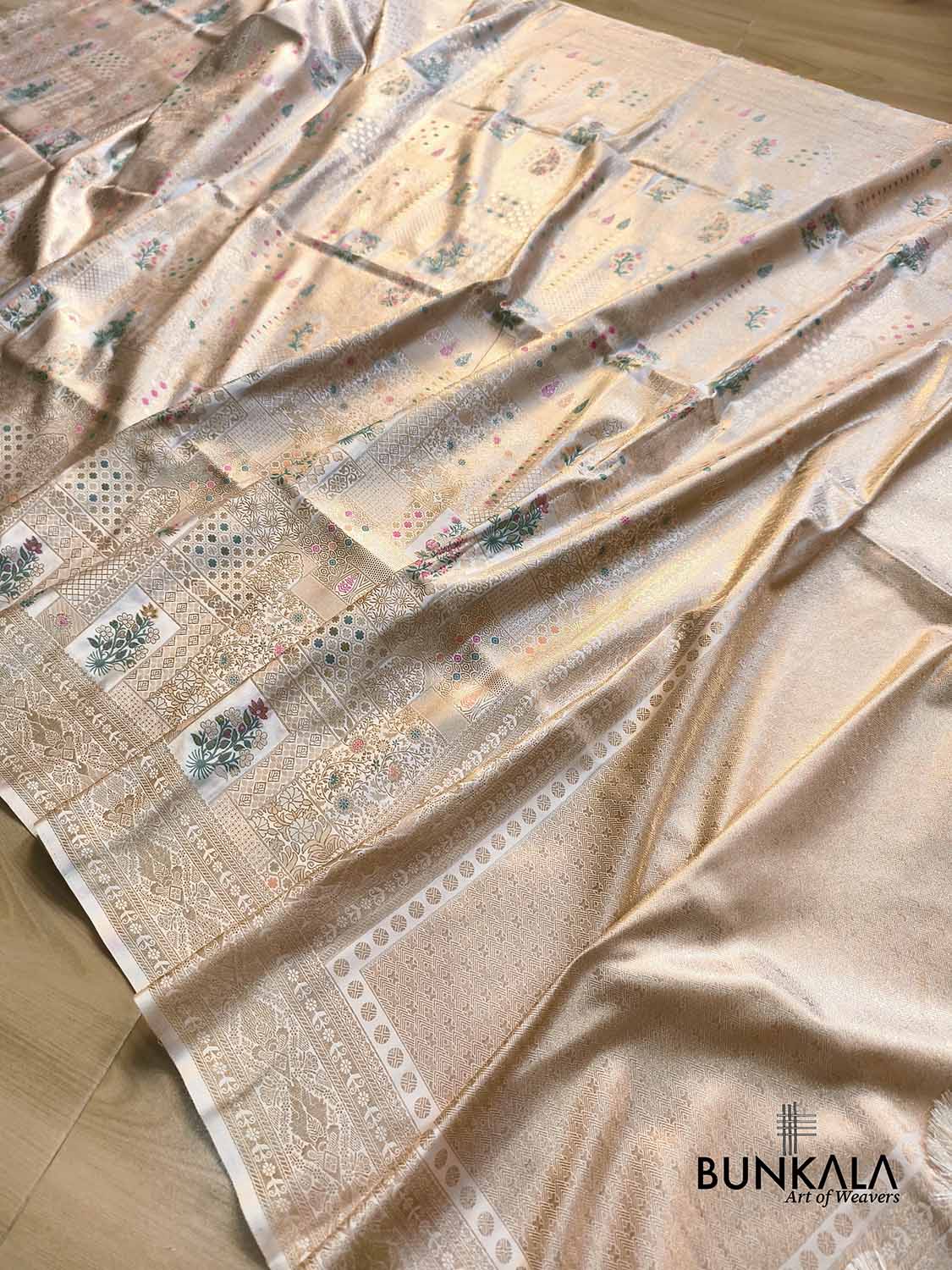 White Flower Brocade Meenakari Weaved Banarasi Mashru Silk Saree
