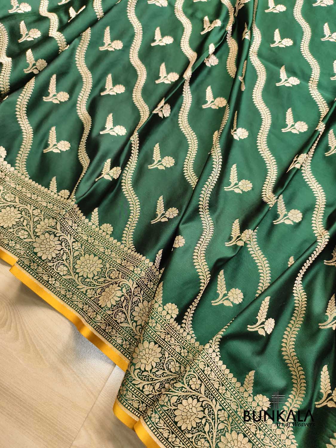 Bottle Green Leheriya Aada Pattern Heavy Floral Jaal Border Pallu Banarasi Mashru Silk Saree