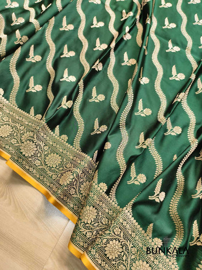 Bottle Green Leheriya Aada Pattern Heavy Floral Jaal Border Pallu Banarasi Mashru Silk Saree