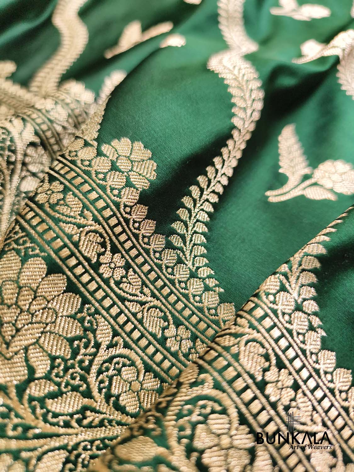 Bottle Green Leheriya Aada Pattern Heavy Floral Jaal Border Pallu Banarasi Mashru Silk Saree