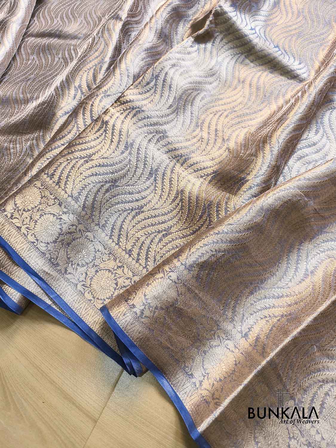 Royal Blue Geometrical Waves Pattern Handloom Banarasi Pure Tissue Saree