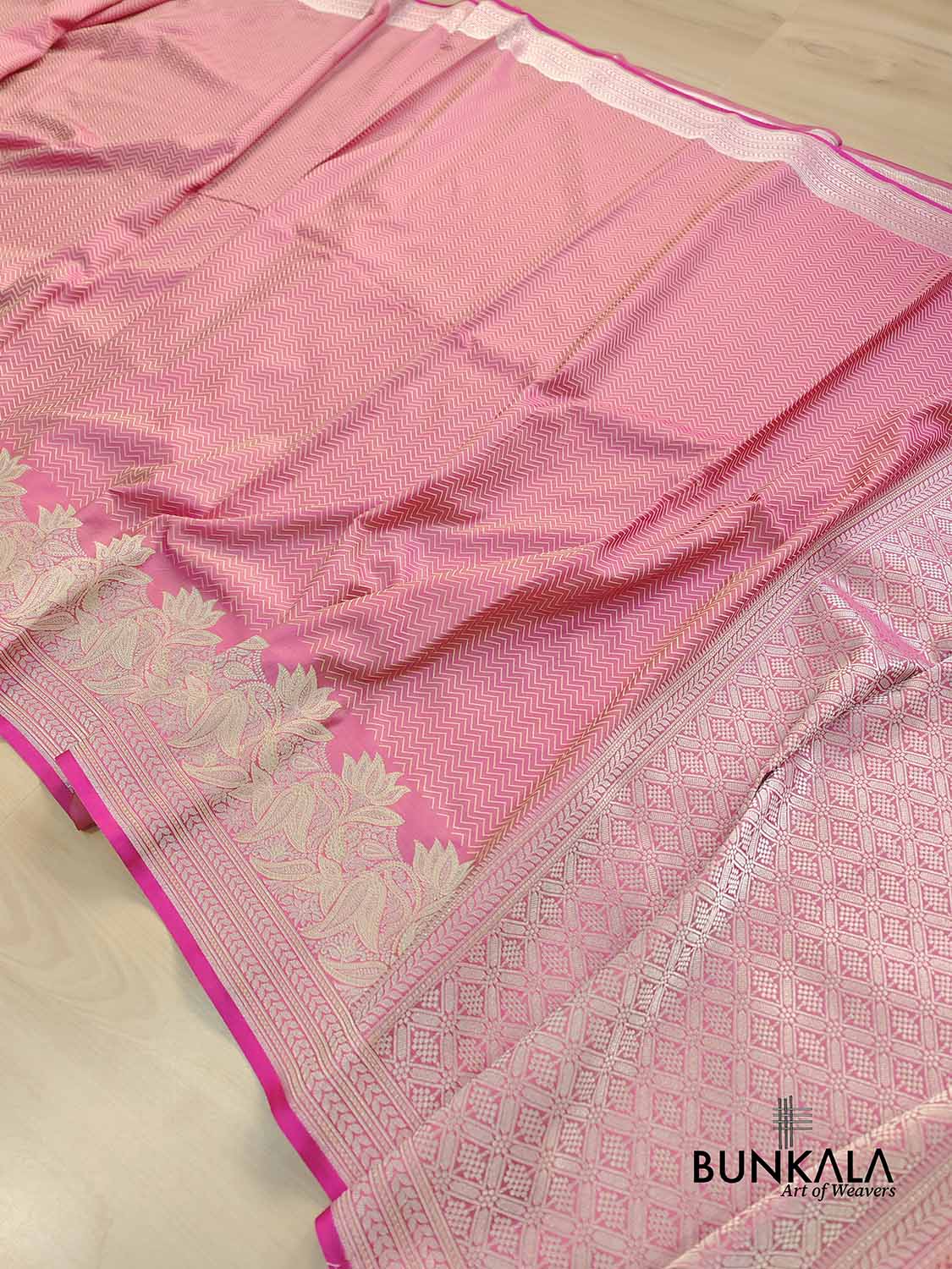 Gajri Pink Zig Zag Design Jamewar Weaved Banarasi Soft Mashru Silk Saree