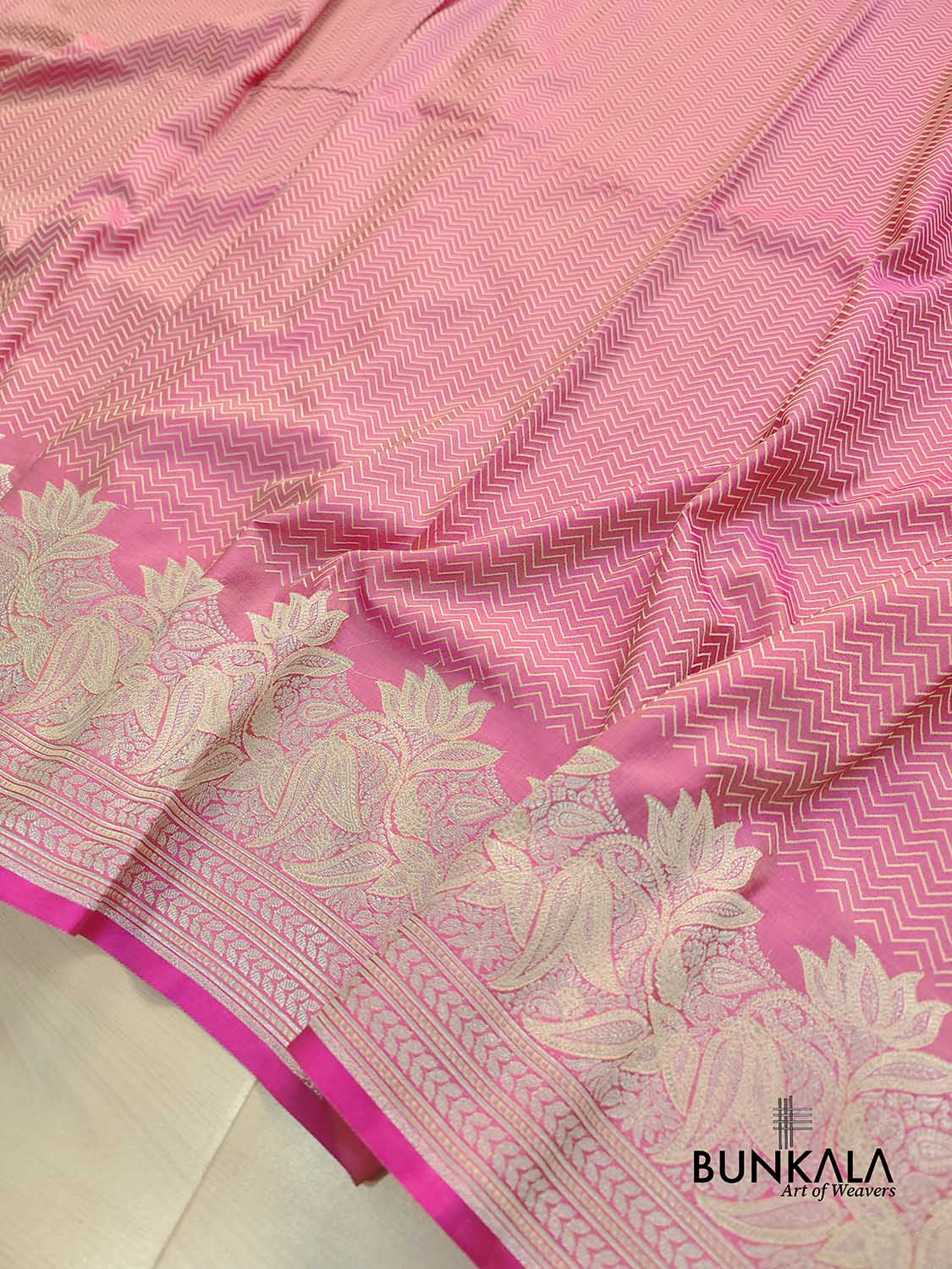 Gajri Pink Zig Zag Design Jamewar Weaved Banarasi Soft Mashru Silk Saree