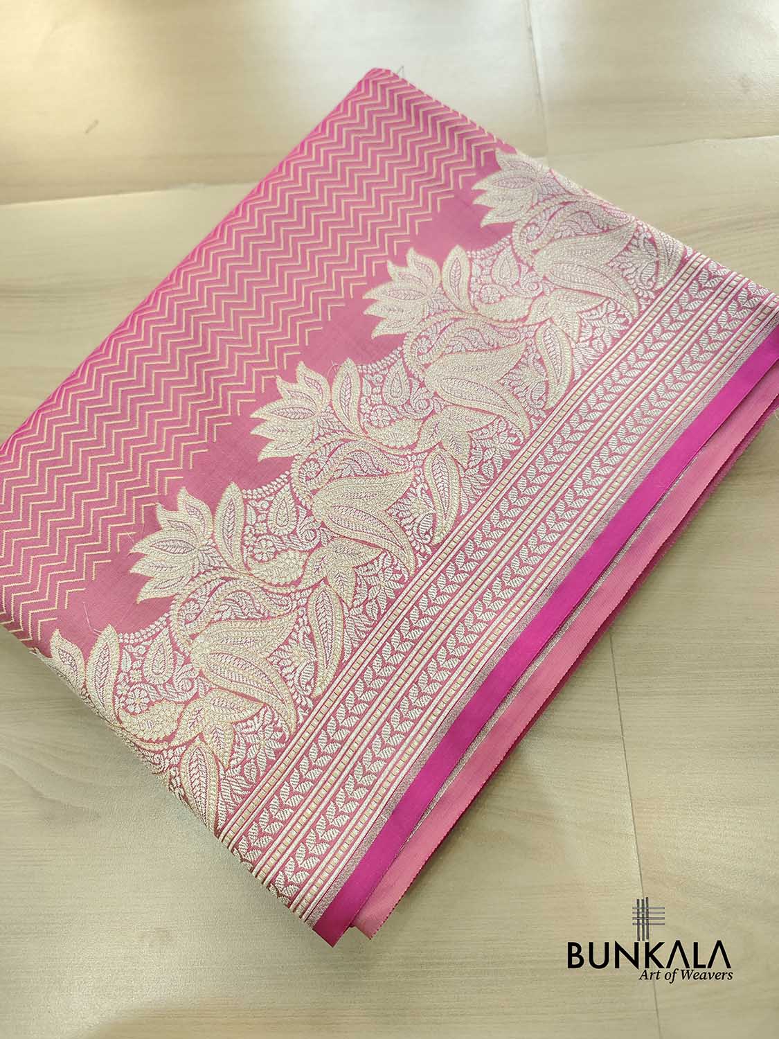 Gajri Pink Zig Zag Design Jamewar Weaved Banarasi Soft Mashru Silk Saree