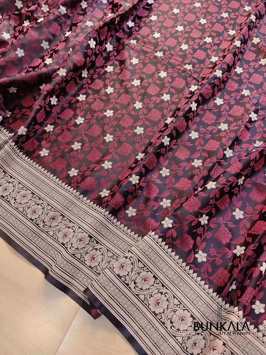 Black Floral Jaal Jamewar Weaved Banarasi Soft Mashru Silk Saree