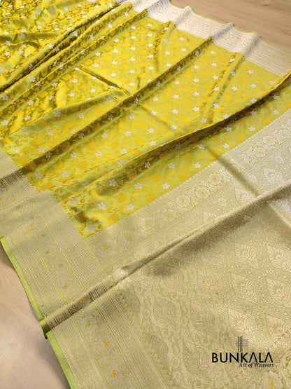 Green Double Shaded Floral Jaal Jamewar Weaved Banarasi Soft Mashru Silk Saree