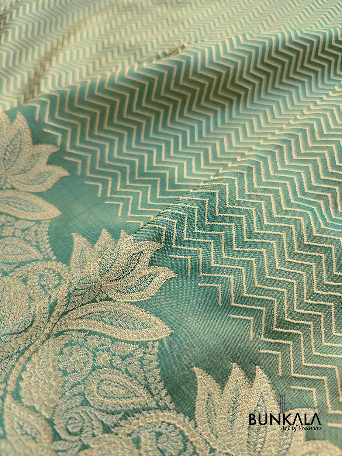 Green Zig Zag Design Jamewar Weaved Banarasi Soft Mashru Silk Saree