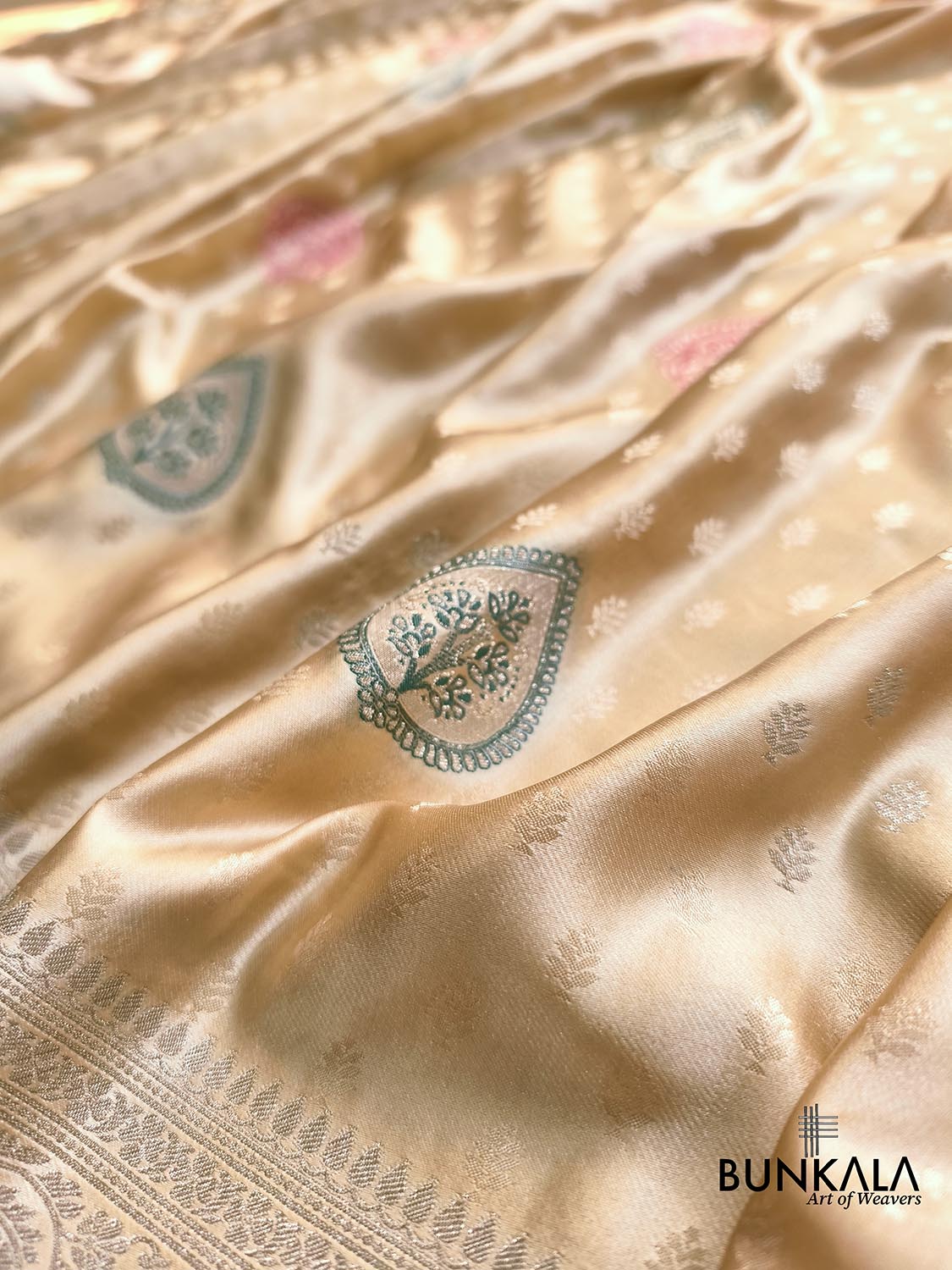 Off White Meenakari Motif Banarasi Mashru Silk Saree