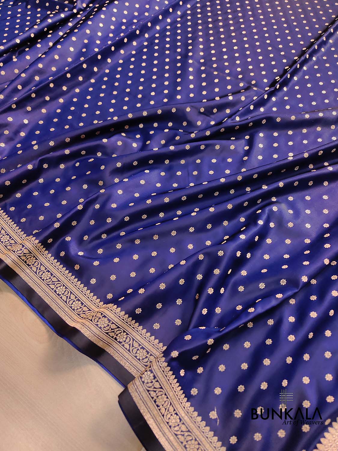 Navy Blue Flower Round Buti Weaved Banarasi Mashru Silk Floral Border Saree