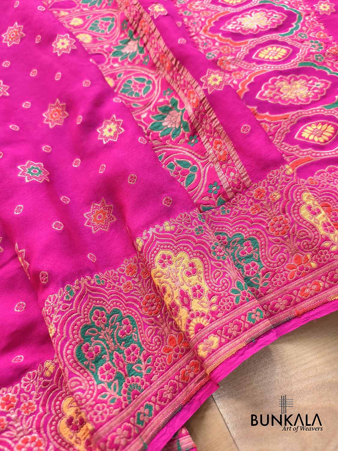 Gulabi Pink Star Motif Traditional Border Meenakari Handloom Banarasi Pure Georgette Saree