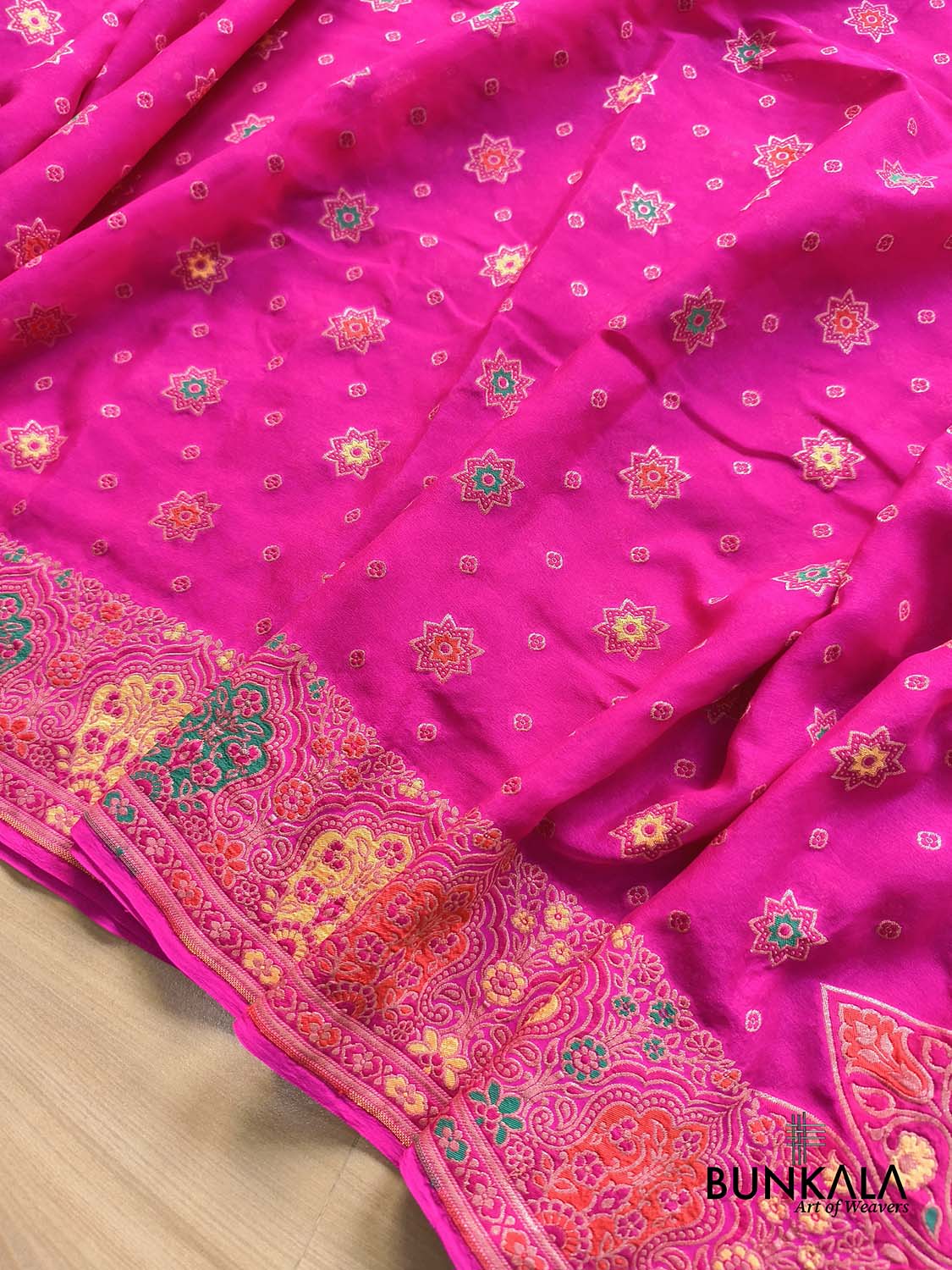 Gulabi Pink Star Motif Traditional Border Meenakari Handloom Banarasi Pure Georgette Saree