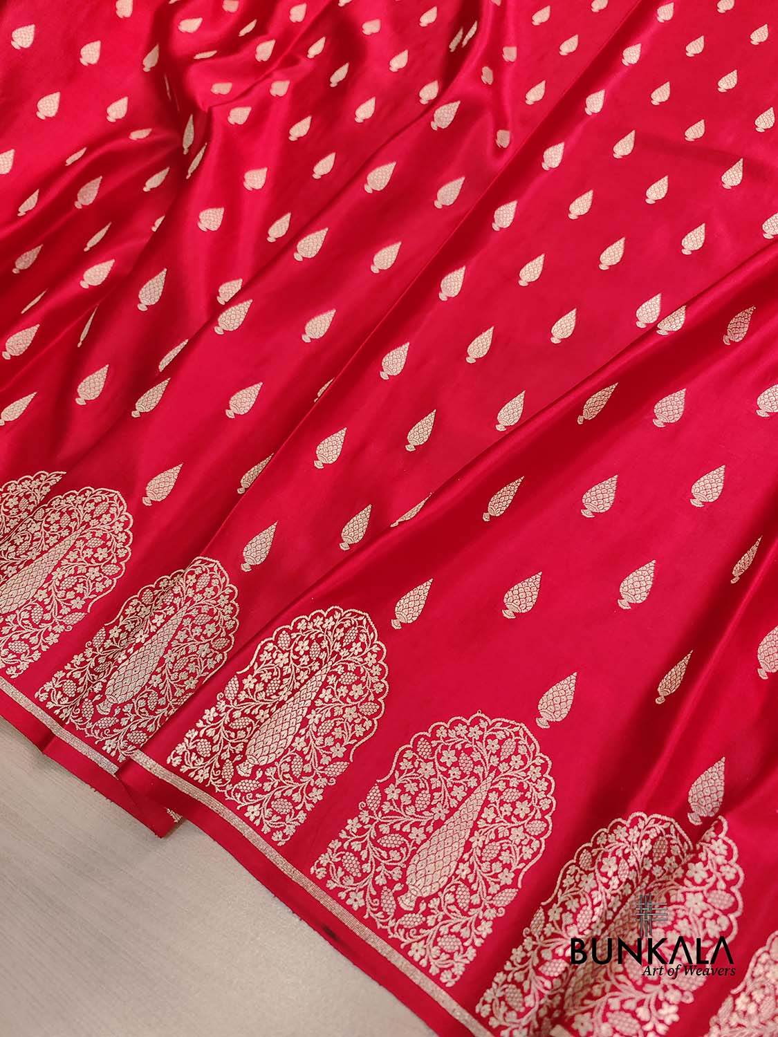 Red Jharoka Border Handloom Banarasi Pure Mashru Silk Saree