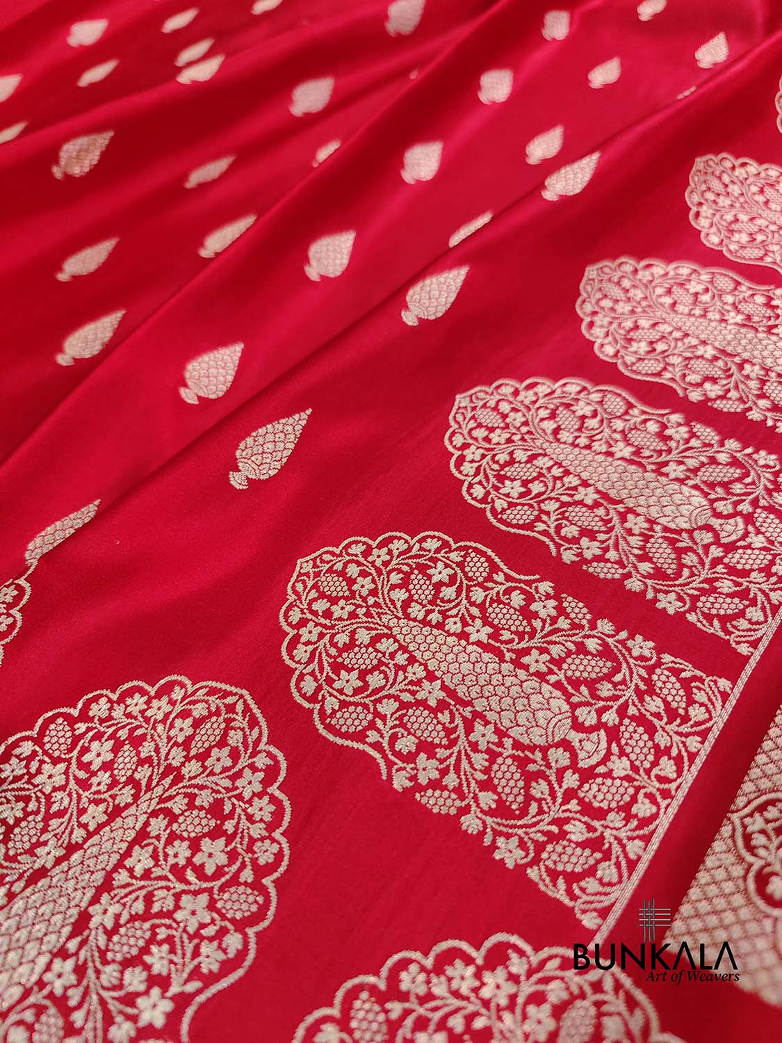Red Jharoka Border Handloom Banarasi Pure Mashru Silk Saree