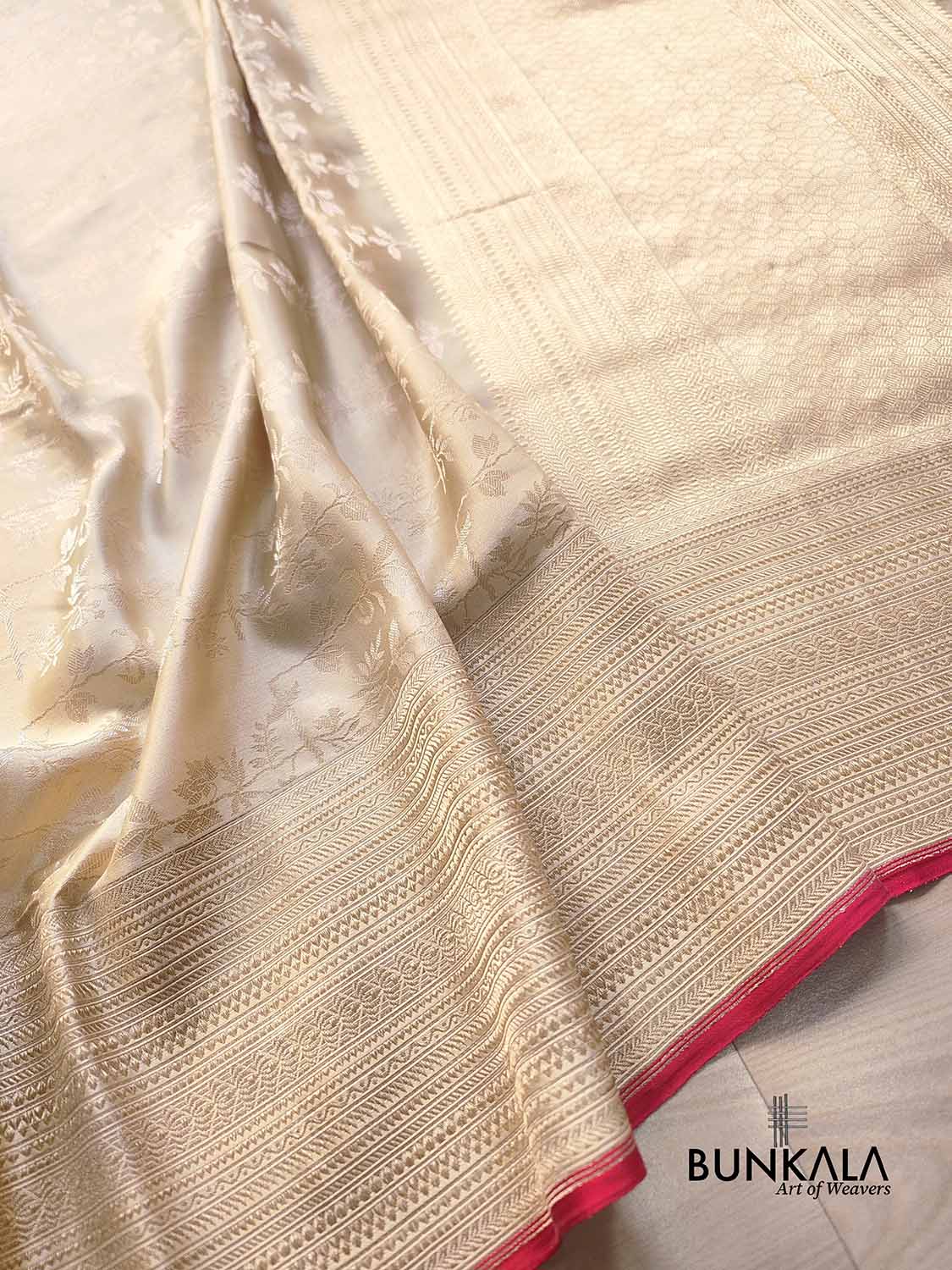 Beige Floral Jaal Ektara Jamewar Hand Weaved Banarasi Pure Mashru Tissue Silk Saree