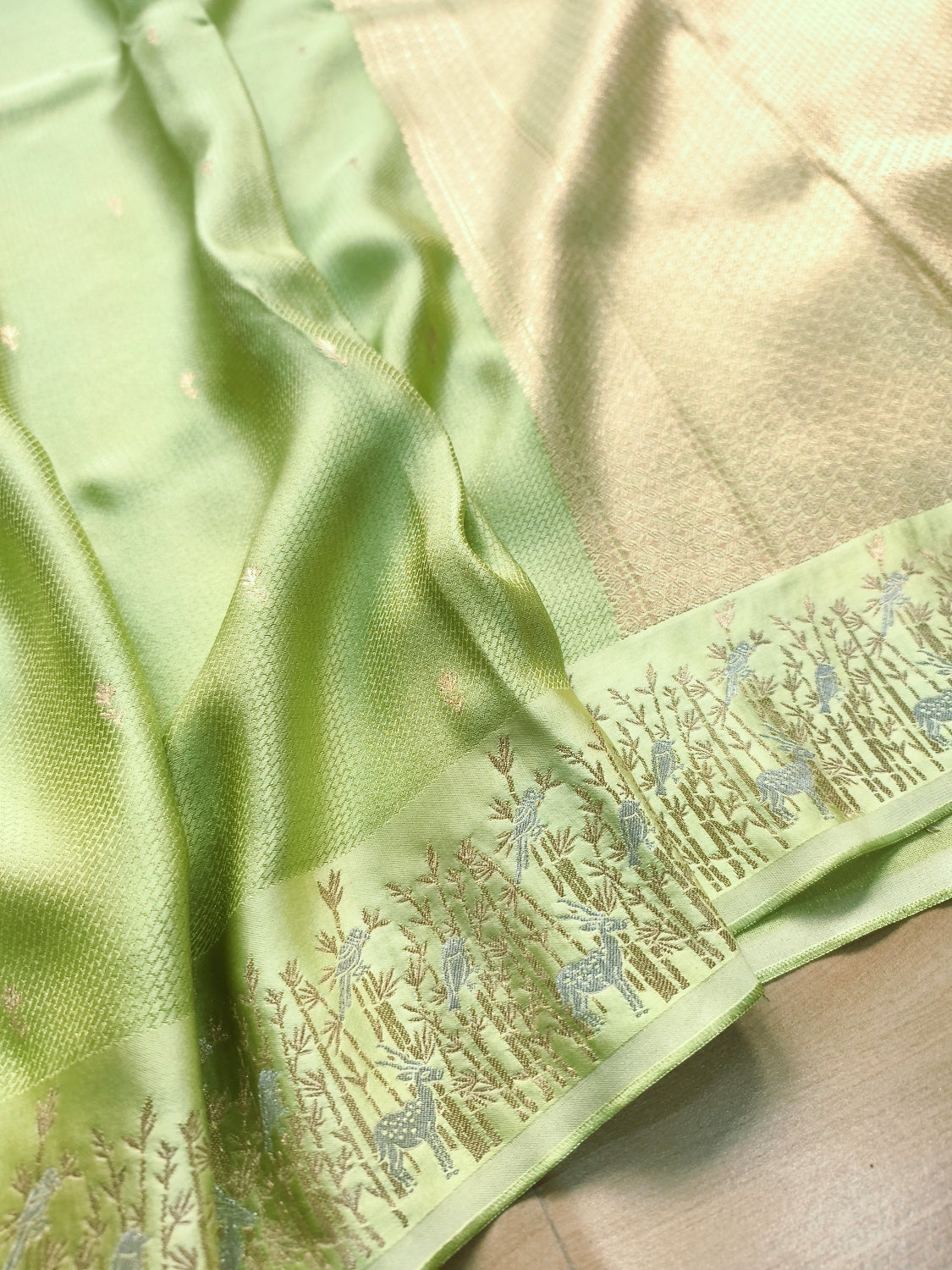 Pastel Green Shikargha Border TanChui Banarasi Mashru Silk Saree