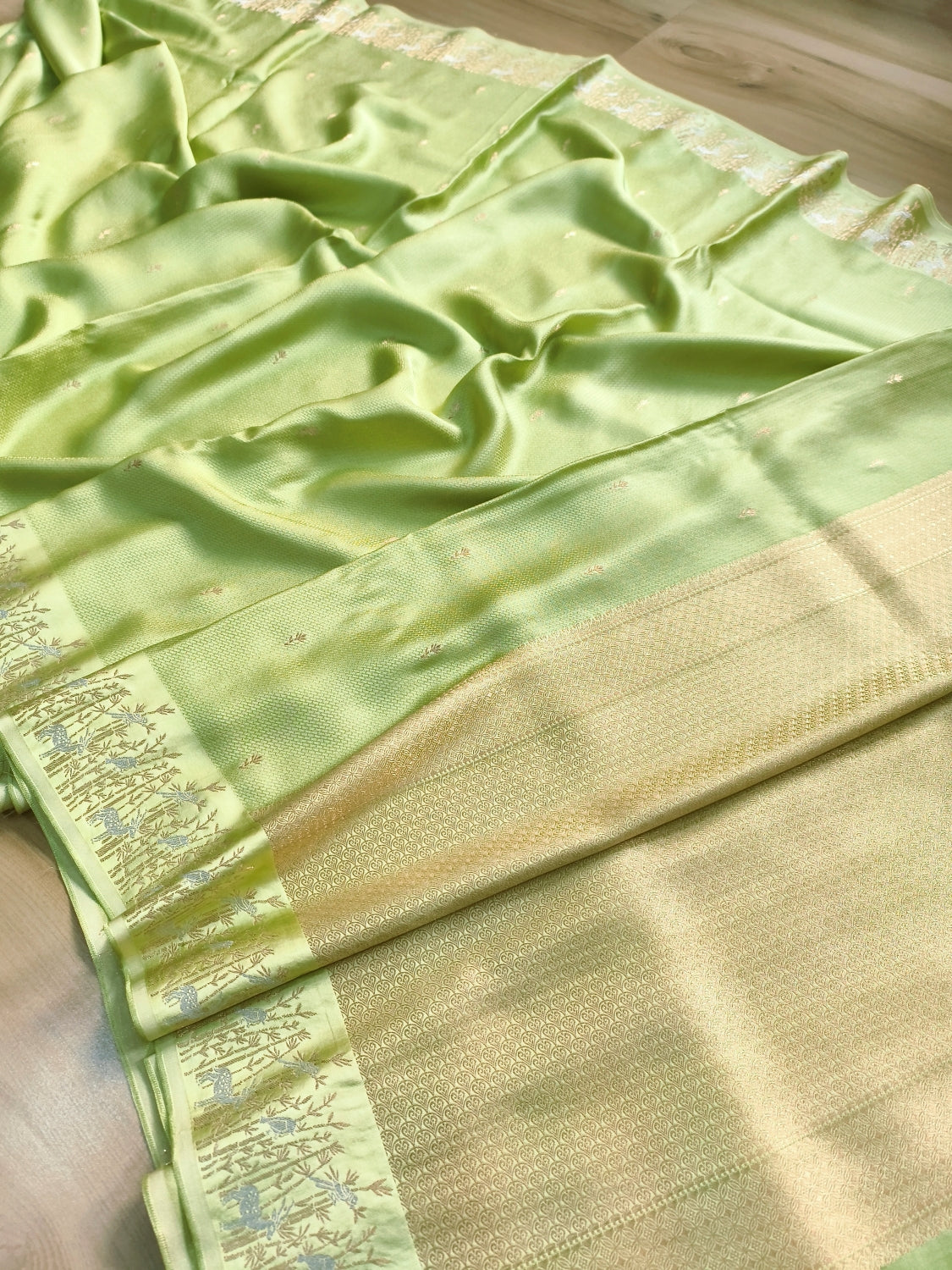 Pastel Green Shikargha Border TanChui Banarasi Mashru Silk Saree