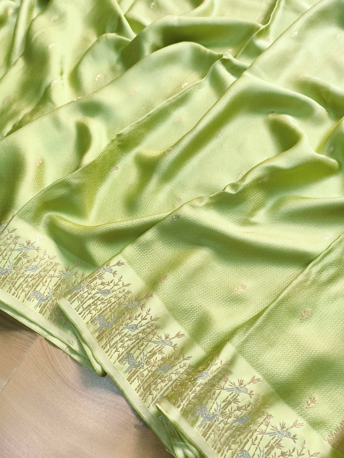 Pastel Green Shikargha Border TanChui Banarasi Mashru Silk Saree