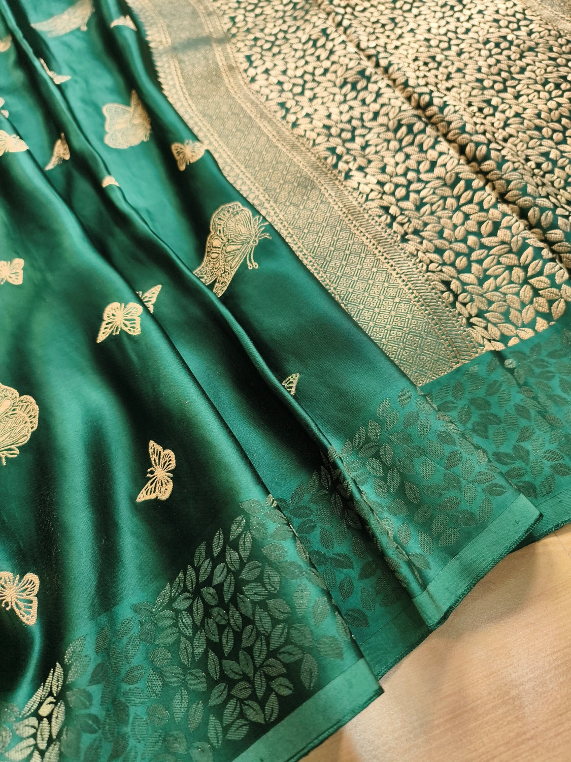 Emrald Green Butterfly Motif Border Banarasi Mashru Silk Saree