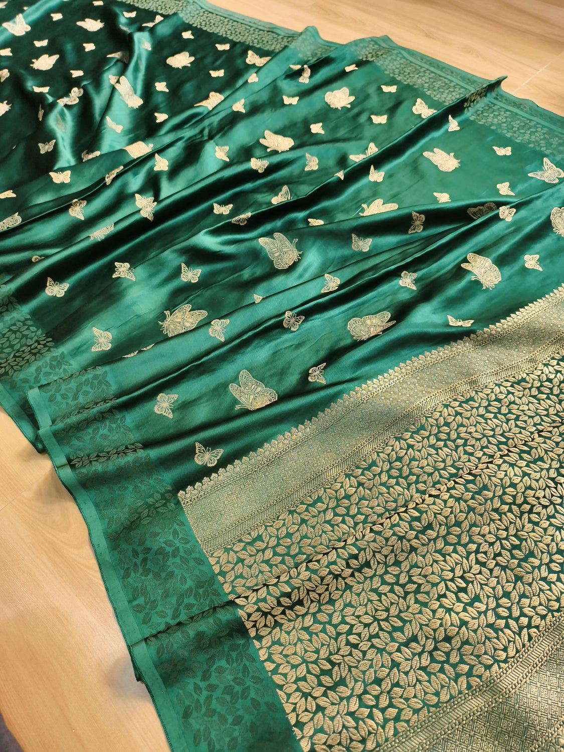 Emrald Green Butterfly Motif Border Banarasi Mashru Silk Saree