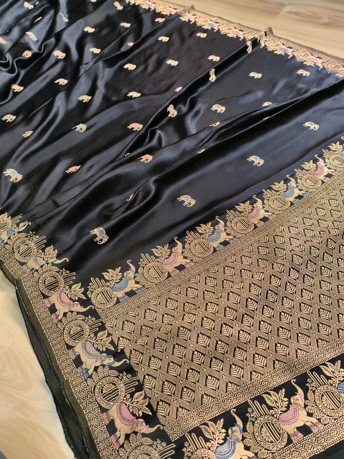 Jet Black Elephent Motif Border Banarasi Mashru Silk Saree