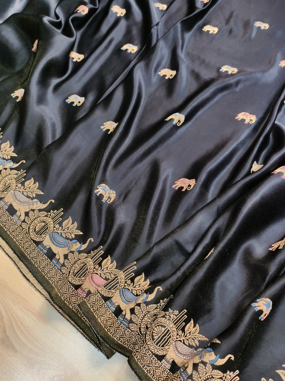 Jet Black Elephent Motif Border Banarasi Mashru Silk Saree