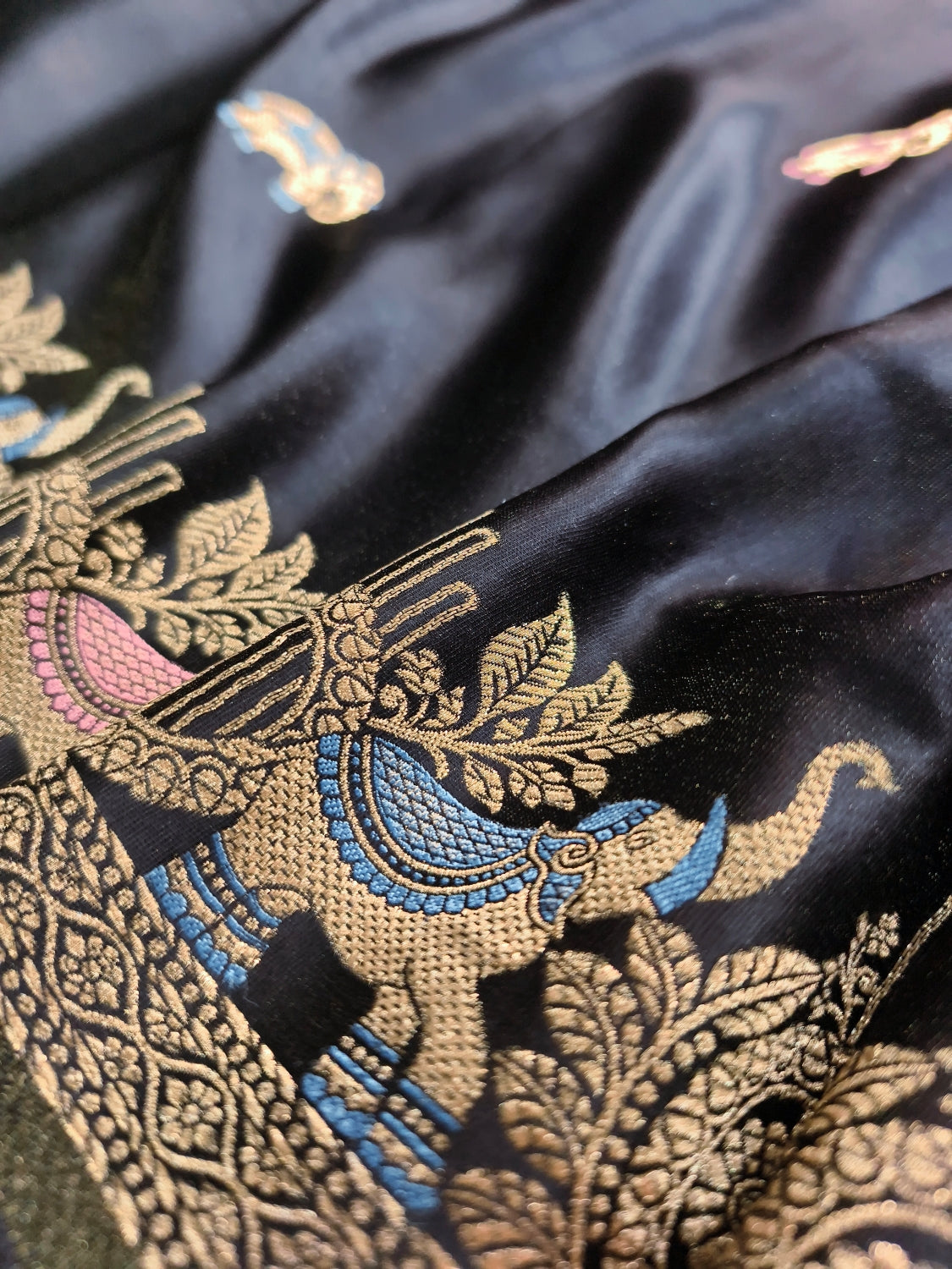 Jet Black Elephent Motif Border Banarasi Mashru Silk Saree