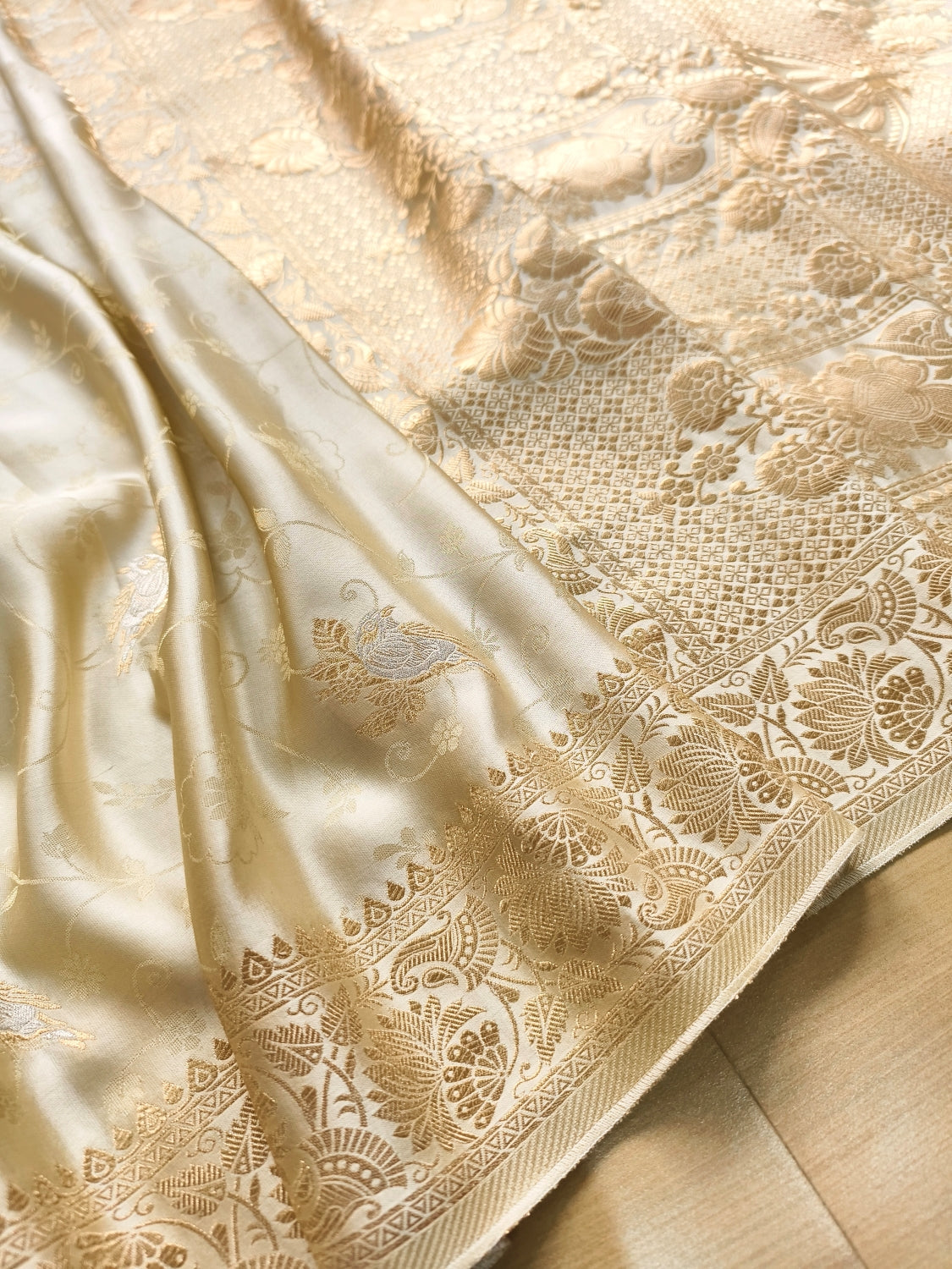 Off White Floral Jaal Tanchui Banarasi Mashru Silk Saree