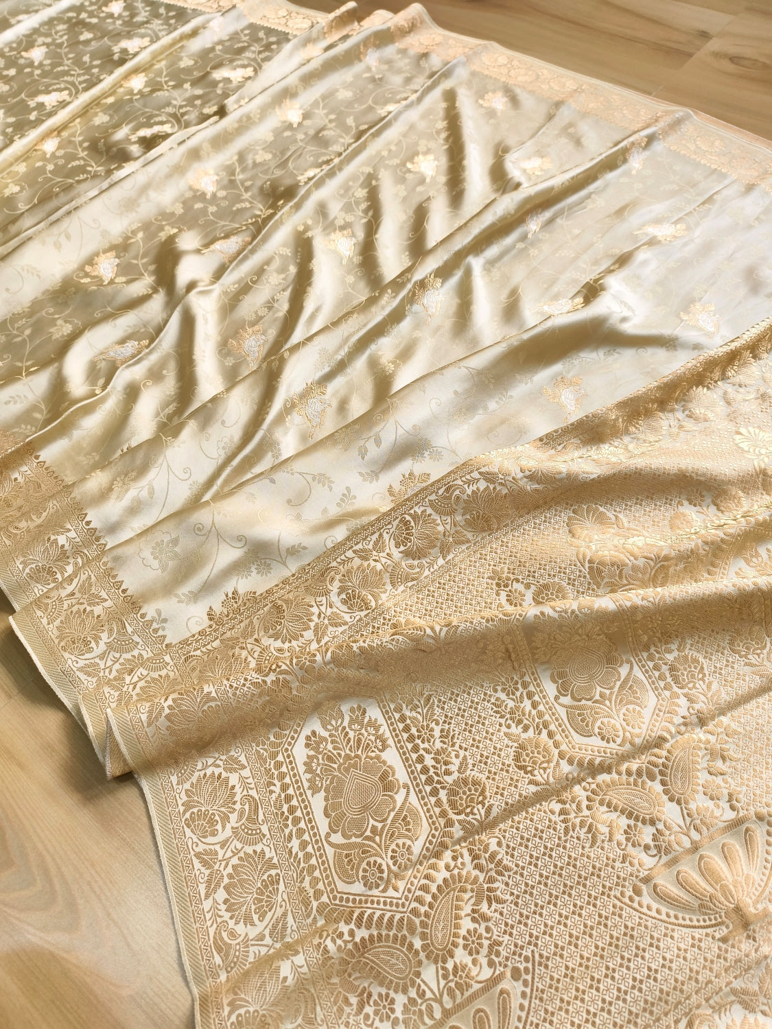 Off White Floral Jaal Tanchui Banarasi Mashru Silk Saree